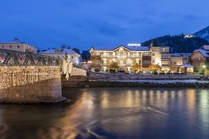 Handwerkskunst auf dem Adventsmarkt und Adventsarrangement im Hotel Grand Elisabeth  Bild 1