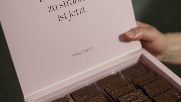 Schön wie Sisi: Schoko-Facial mit „Sisis Finest“ Kollagenschokolade