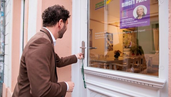 Grünen-Chef Felix Banaszak eröffnet neues Büro in Brandenburg