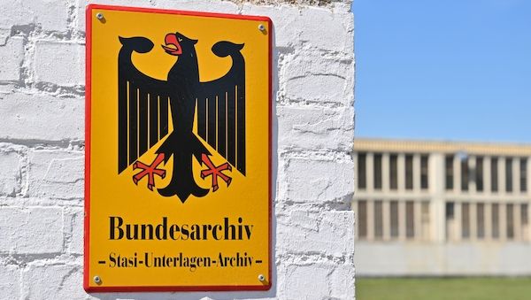 Frankfurt Oder Ausstellung widmet sich Stasi-Überwachung im Fußballstadion