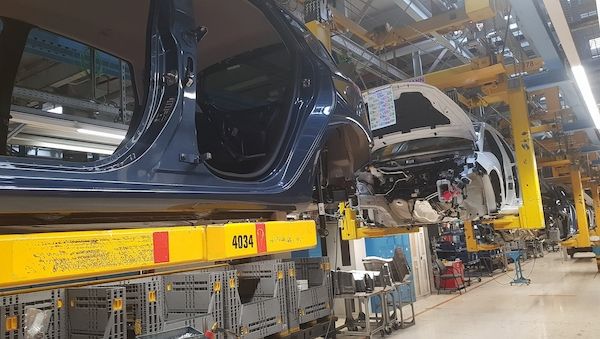 Autozulieferer ZF Friedrichshafen plant Kurzarbeit wegen Chipkrise