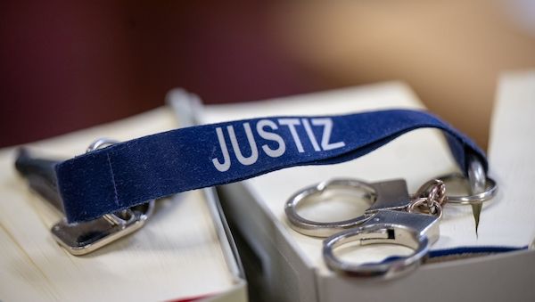 Betrug mit gefälschter Fotokunst: Vier Männer in Berlin verurteilt