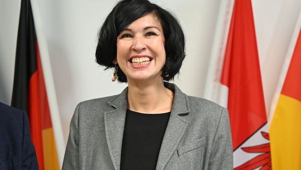 Noosha Aubel wird offiziell als Oberbürgermeisterin von Potsdam ins Amt eingeführt