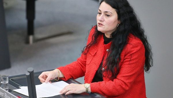 Kaddor fordert Dobrindt zu Syrien-Reise auf