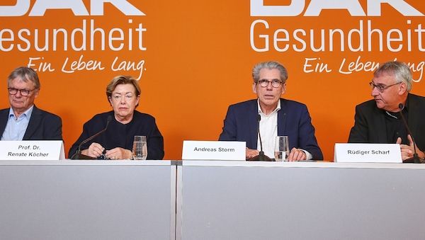 DAK sieht Pflegesystem "am Kipppunkt"