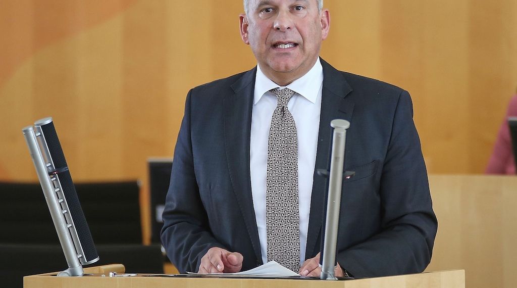 Hessens Innenminister verurteilt Anschlag auf Pkw von AfD-Politiker