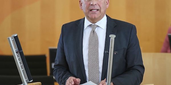Hessens Innenminister verurteilt Anschlag auf Pkw von AfD-Politiker