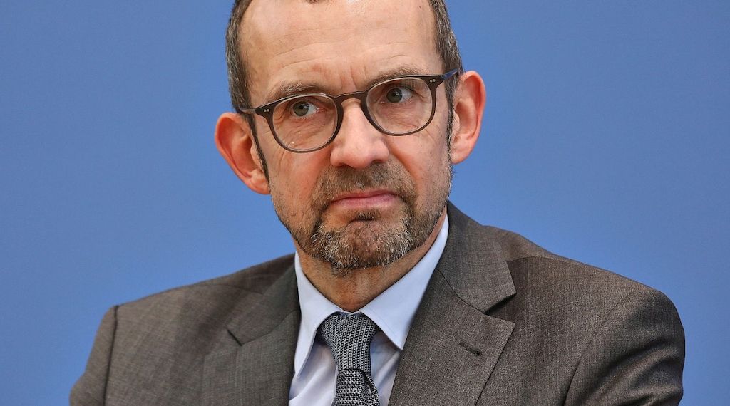 Verteidigungsausschuss-Chef warnt vor AfD-Spionage für Russland