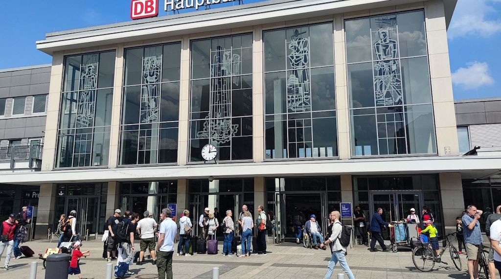 Neuer Bodenbelag für Passage am Dortmunder Hauptbahnhof
