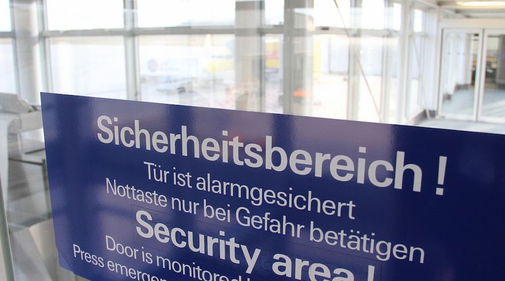 Abgelehnter Asylbewerber flieht aus Flughafenverfahren