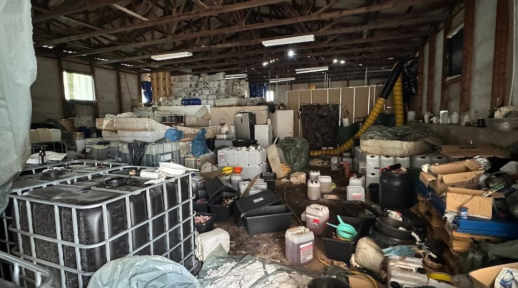 Riesiges Drogenlabor in Nauen ausgehoben