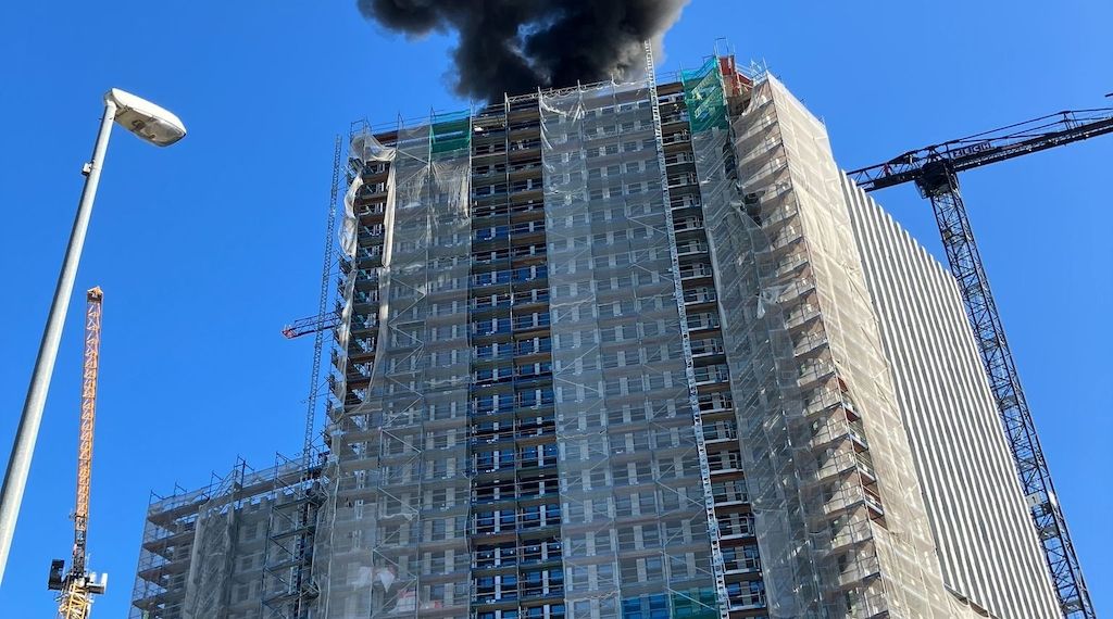 Brand auf Berliner Hochhaus-Baustelle