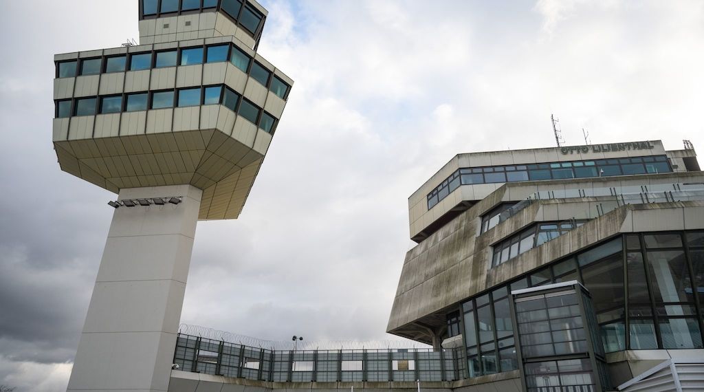 Flüchtlingsunterkunft Berlin-Tegel: 1.400 Mitarbeiter müssen gehen