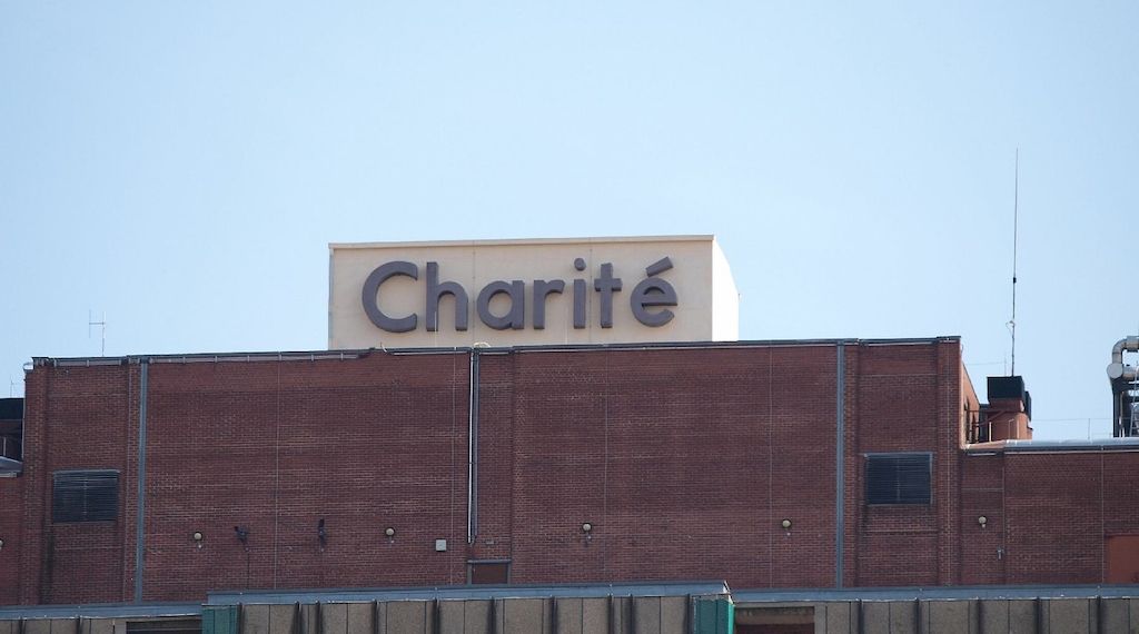 in der Berliner-Charité sollen zahlreiche Studienplätze gestrichen werden