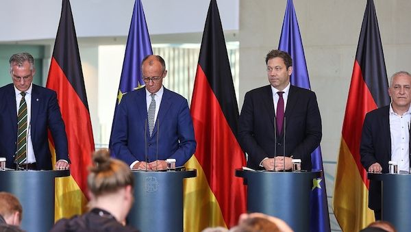 Merz verspricht Stahlbranche Einsatz für bessere Rahmenbedingungen