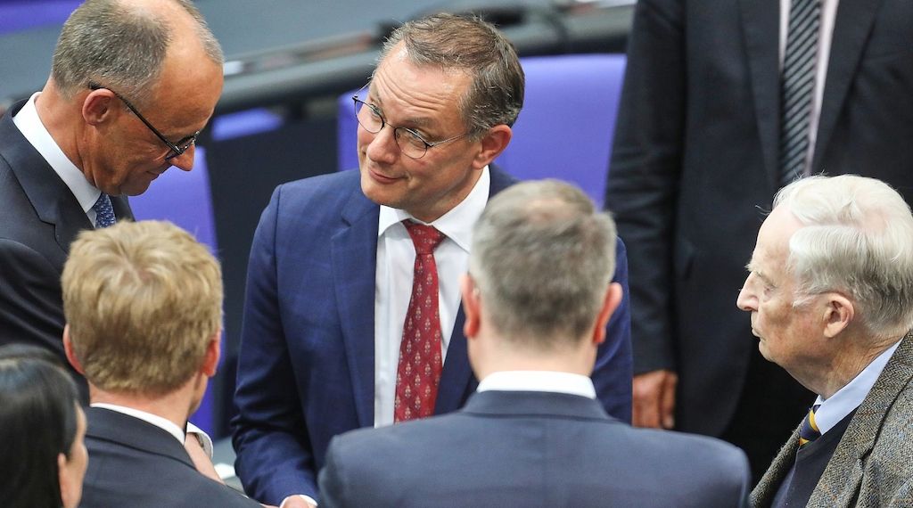 Infratest: Union in der Sonntagsfrage wieder knapp vor AfD