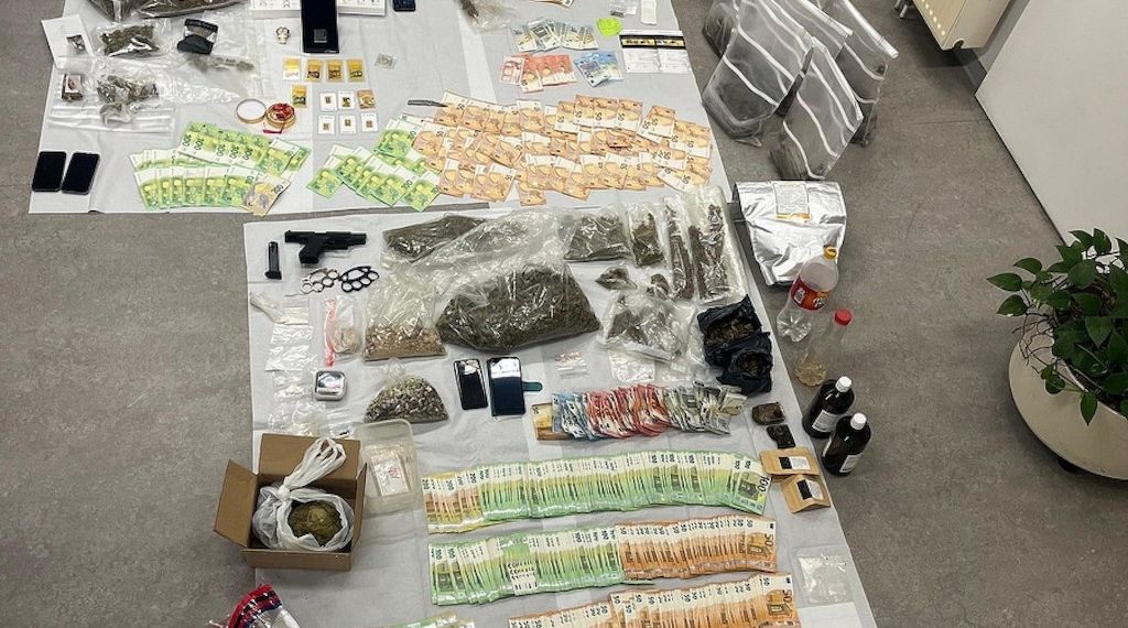 Polizei findet Schusswaffe und Drogen bei Razzia in Köln und Hürth