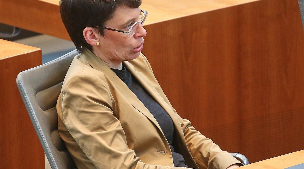 NRW-Familienministerin warnt vor Queer-Feindlichkeit