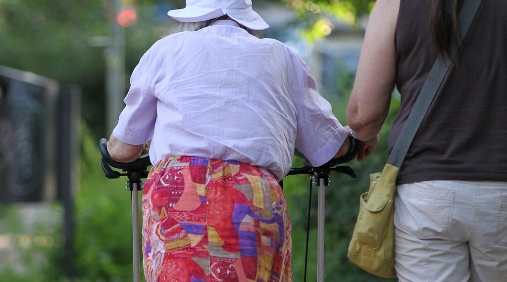 Mehr als 10.000 Ehrenamtliche unterstützen Pflegebedürftige in Bayern