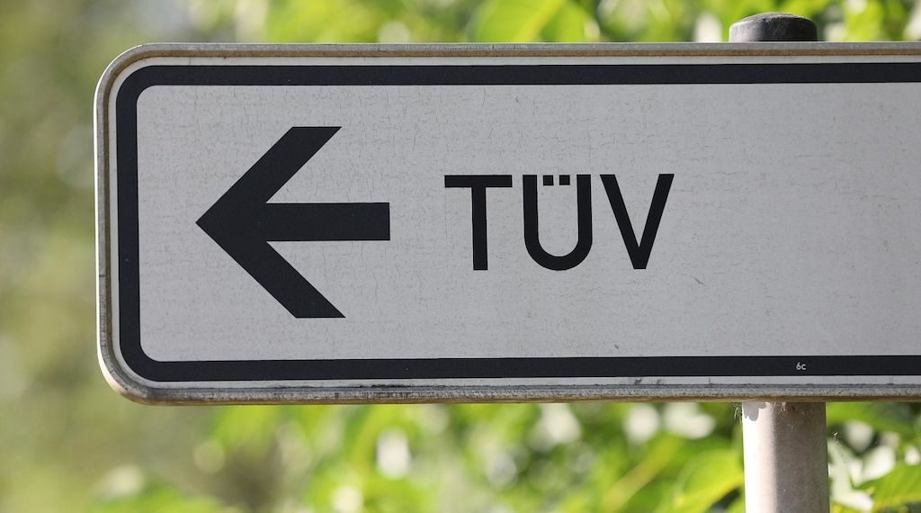 Verdi kündigt Warnstreiks beim TÜV in Niedersachsen und Bremen an