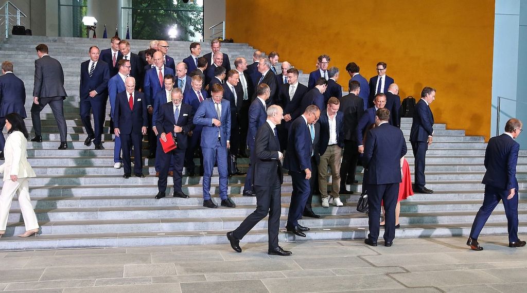 Geringe Frauenbeteiligung bei Investitionsgipfel stößt auf Kritik