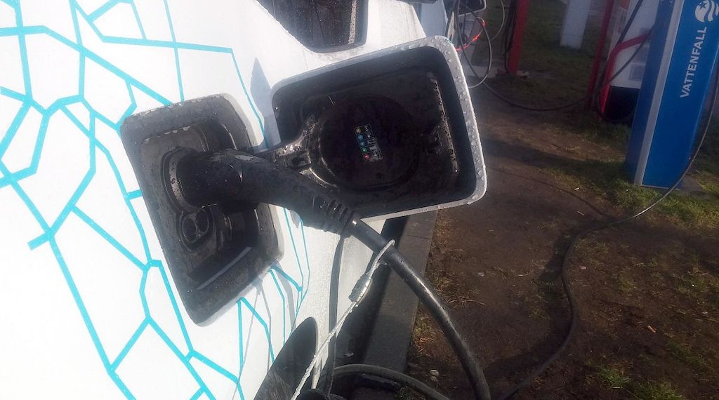 Hamburg fördert Elektromobilität mit neuen Ladepunkten