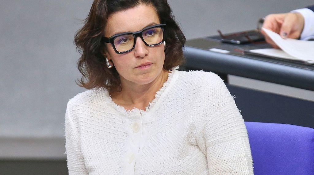 Grüne fordern mehr Tempo von Forschungsministerin Bär