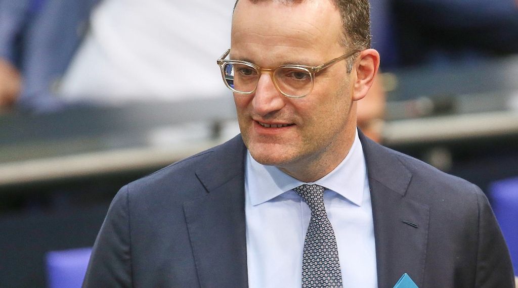 Spahn fordert zwei Milliarden Euro mehr für Pflegeversicherung