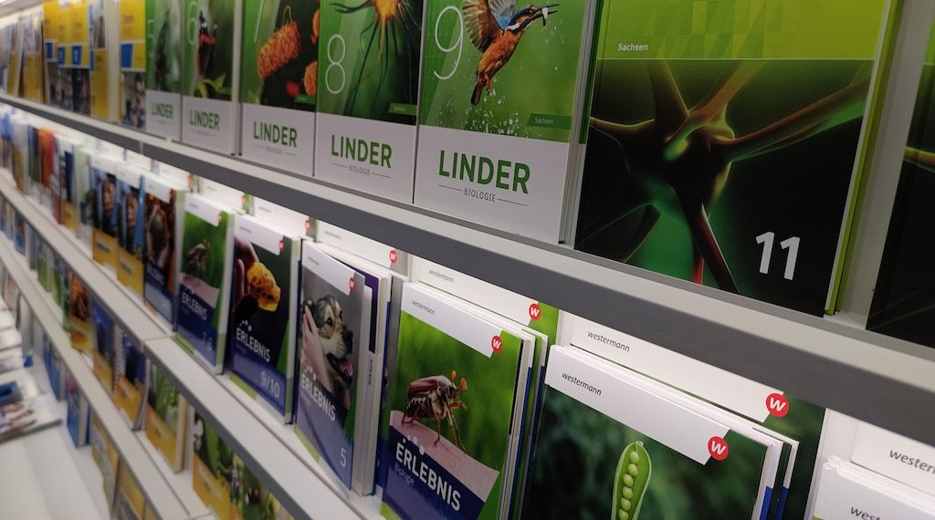 Linke verlangt kostenlosen Zugang zu Schulbüchern