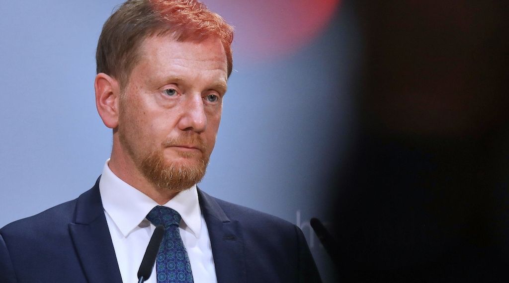 Kretschmer will Lohnfortzahlung bei Krankheit einschränken