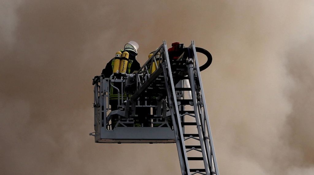 Großbrand in Hamburg-Veddel nach mehr als 72 Stunden gelöscht