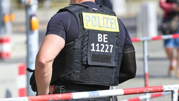 Unbekannte schießen auf Wohnungstür in Spandau
