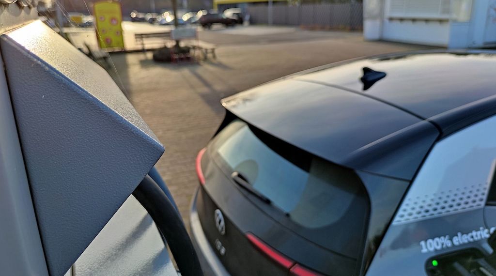 Umfrage: Mehrheit für Hybrid-Ausnahme beim Verbrenner-Verbot