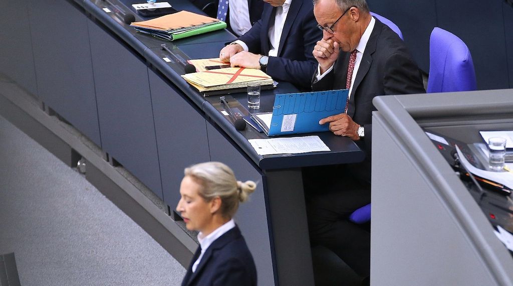 AfD und Union im Politbarometer erstmals gleichauf