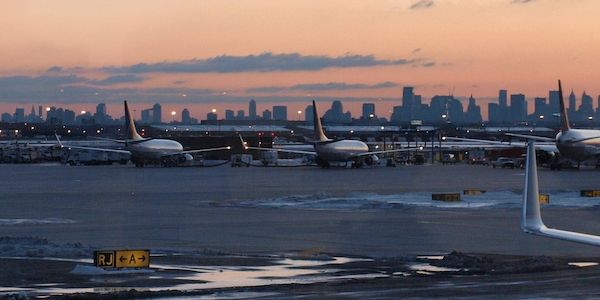 Trump droht Fluglotsen mit Gehaltskürzungen - und lockt mit Bonus