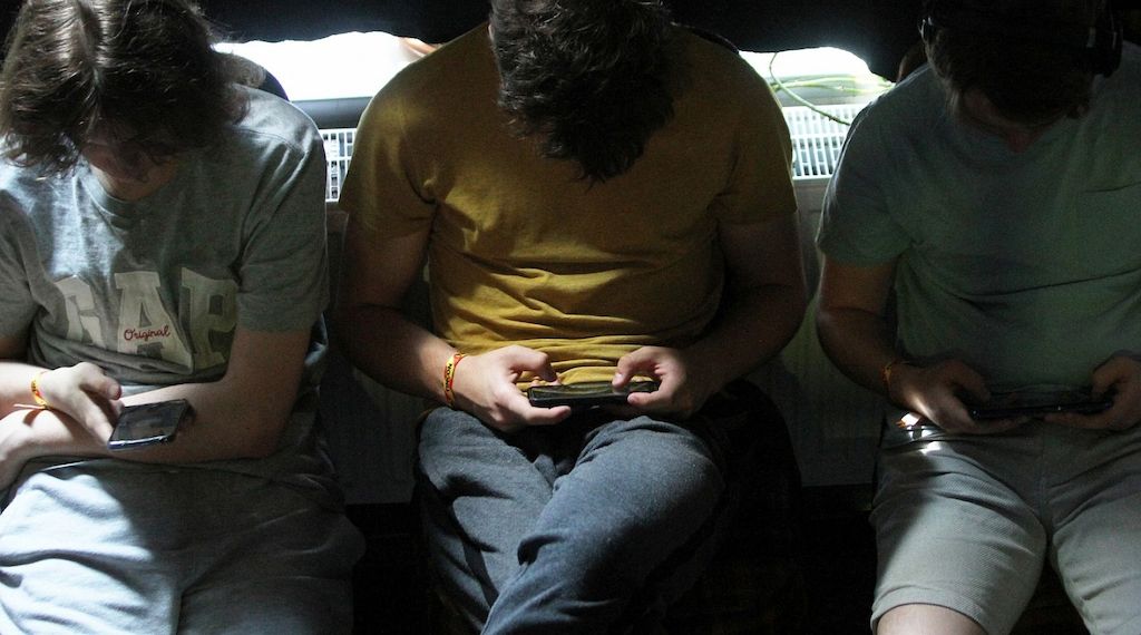 Mehrheit der Eltern streitet mit Kindern über Smartphonenutzung