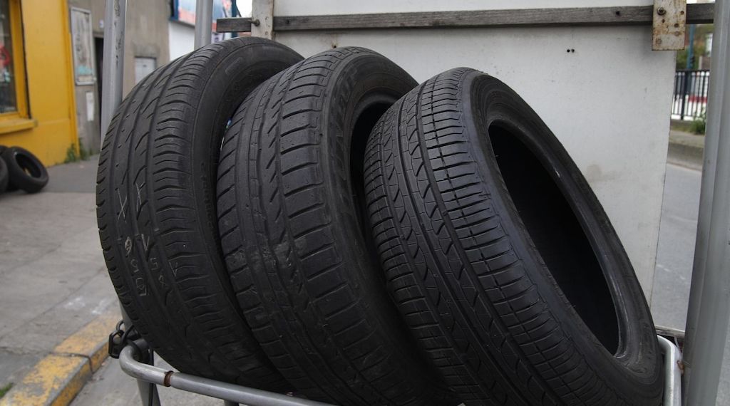 Unbekannte lassen Luft aus Autoreifen in Charlottenburg und Wilmersdorf ab