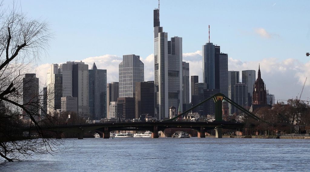 Mann nach Sprung in Main in Frankfurt festgenommen