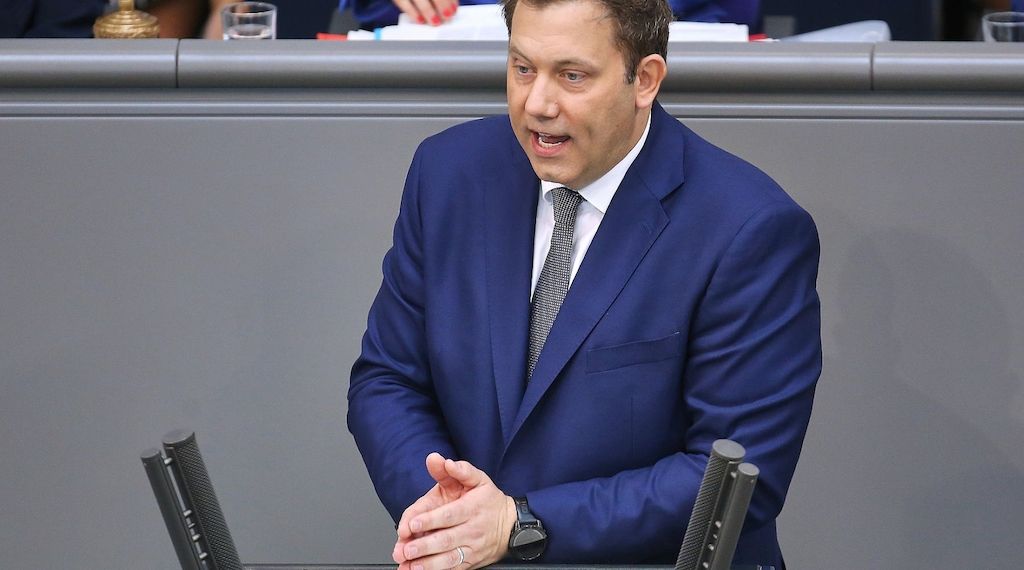 Klingbeil verspricht anhaltend hohe Investitionen