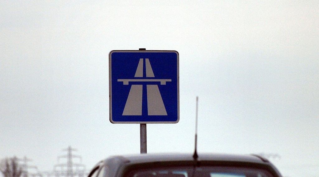 Zwei Schwerverletzte nach Alleinunfall auf A46 bei Düsseldorf