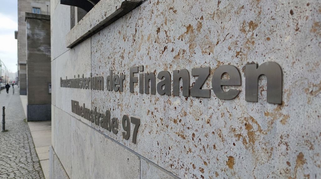 Steuereinnahmen legen weiter kräftig zu