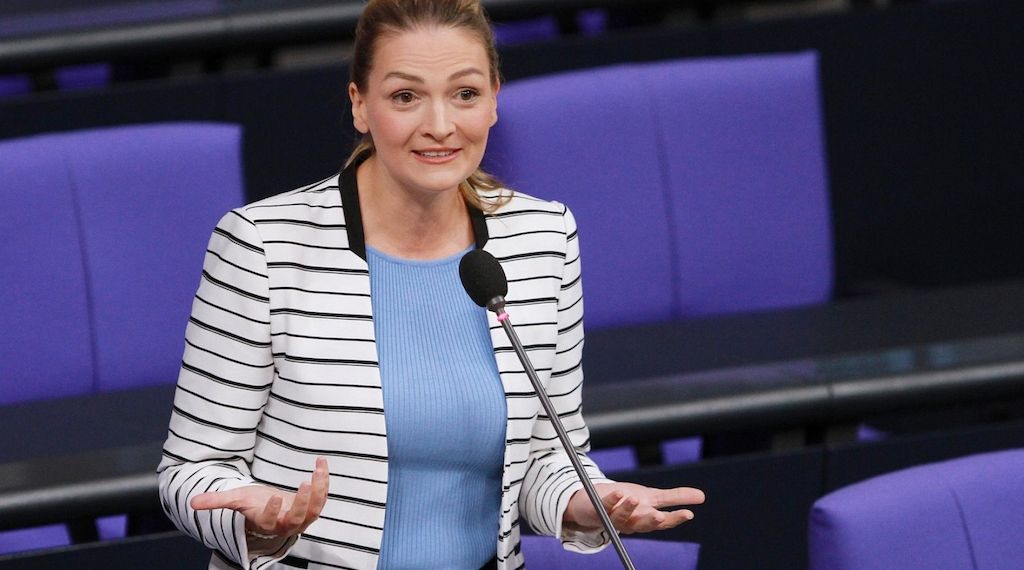 Bayerns Gesundheitsministerin zieht positive Bilanz nach einem Jahr Online-Demenzsprechstunde