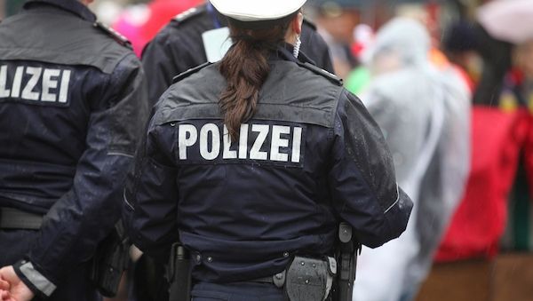 Großeinsatz der Polizei zur Eröffnung der Karnevalssession in Köln