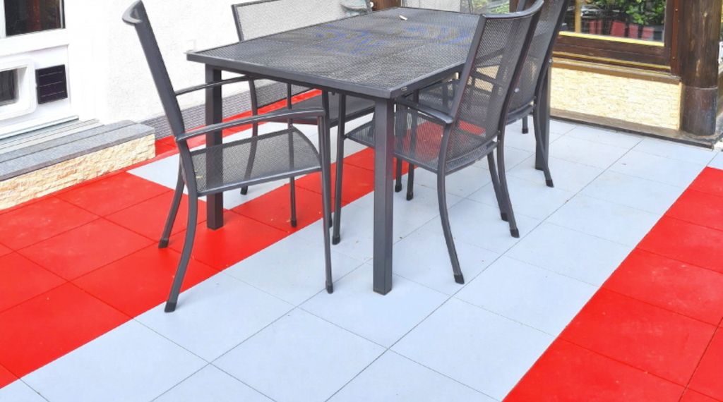 Balkonboden mit Balkonfliesen Typ ELITE in Steingrau und Rot