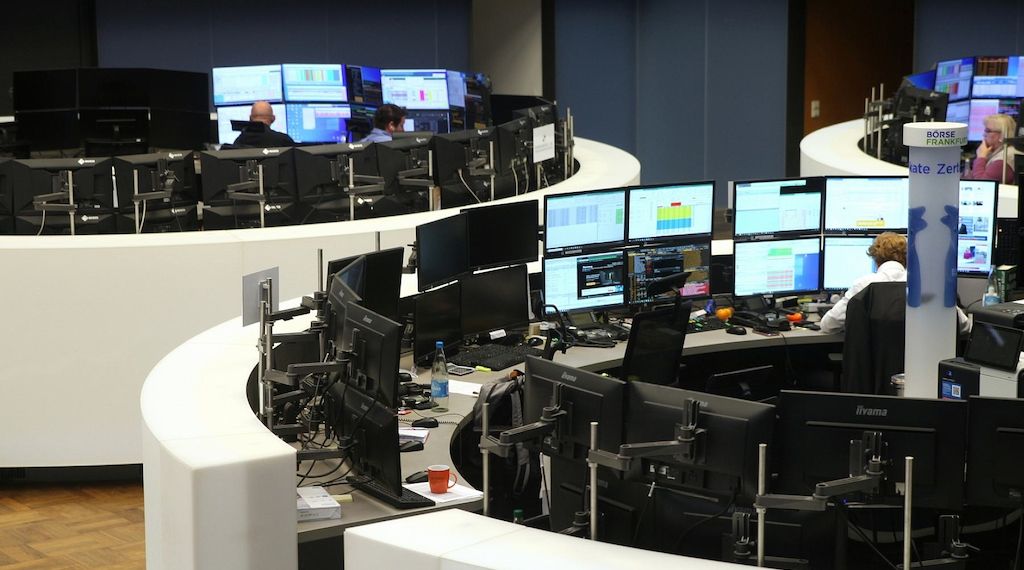 Dax schließt im Plus - Blicke richten sich auf Shutdown-Abstimmung