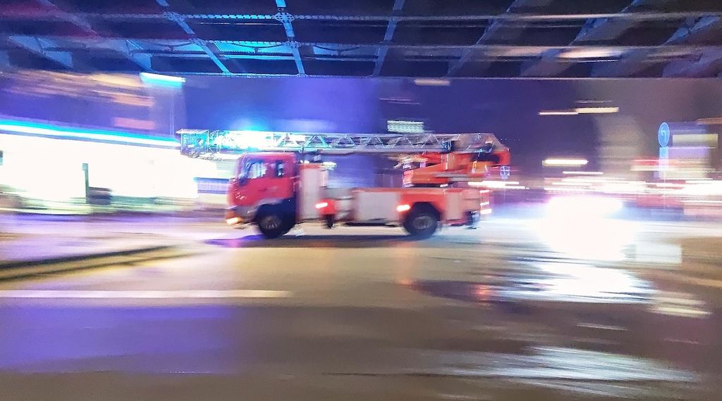 Brennende Müllcontainer richten hohen Schaden in Stuttgart-Süd an