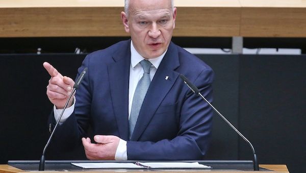 Wegner will Gesetz zu Volksbefragungen bis zur Berlin-Wahl