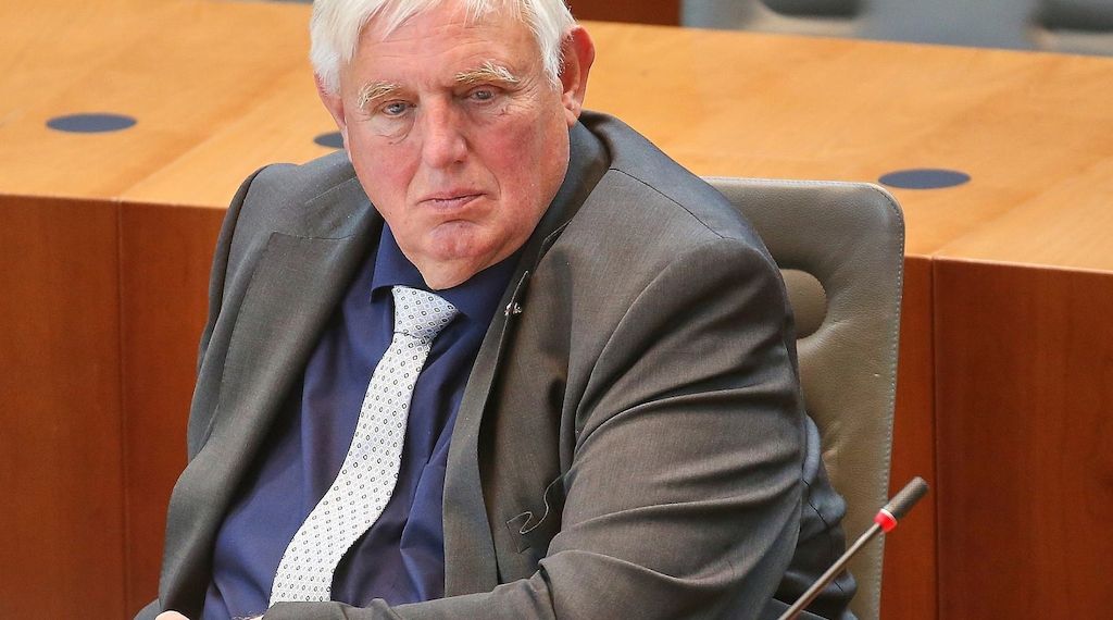 Laumann setzt weiter auf Rauchverbot in Autos