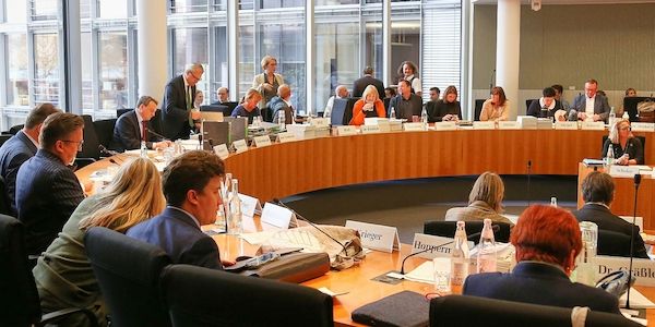 Bereinigungssitzung: Haushaltslücke 2027 sinkt um 22 Milliarden Euro