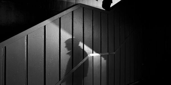 ARAG Experten: Wie man sicher in der dunklen Jahreszeit nach Hause kommt